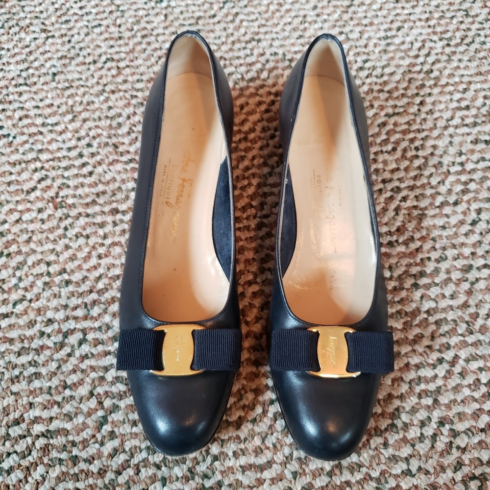 Salvatore Ferragamo Lara Low Heeled Pump - Picture 1 of 8